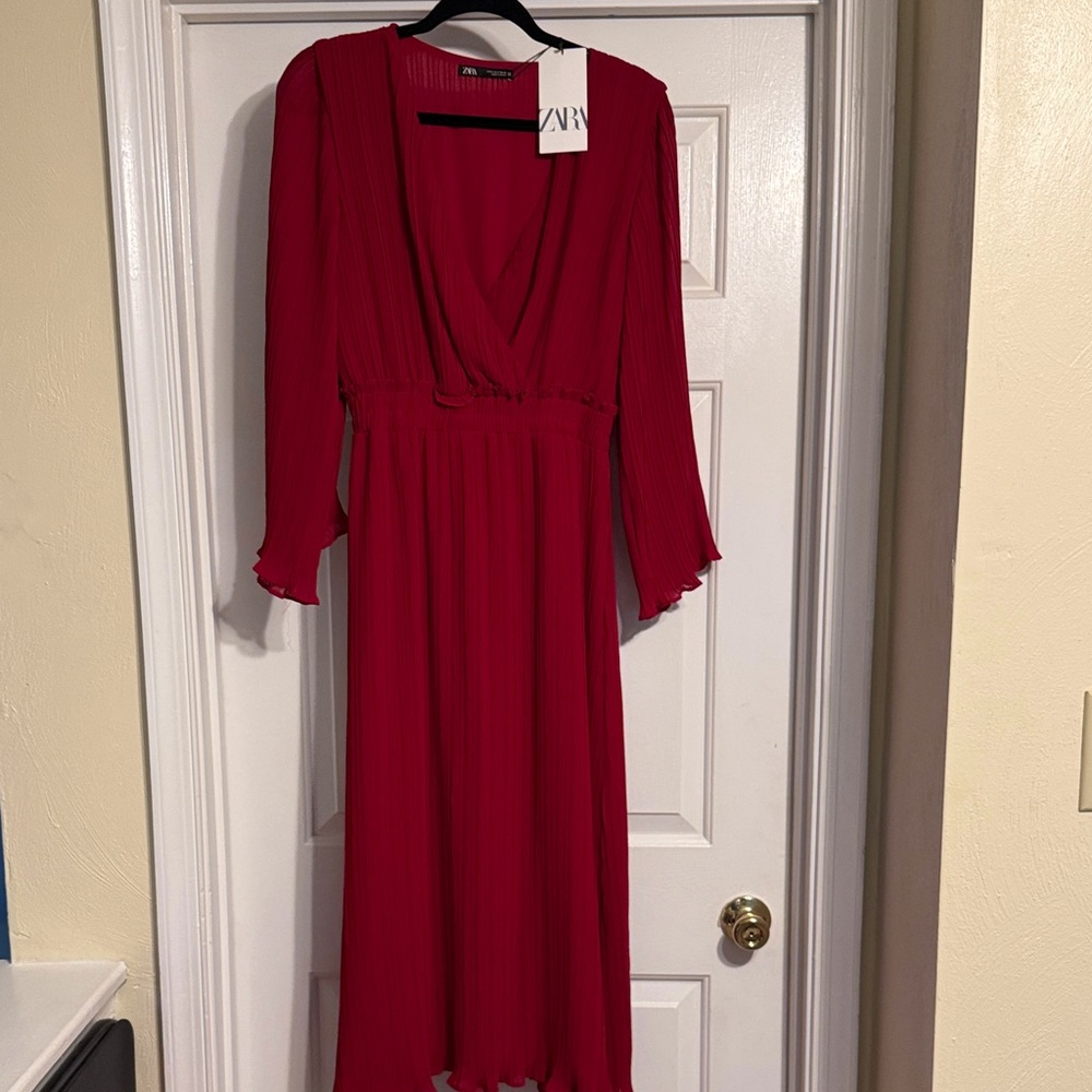 🛍️Zara Vibrant Red Long Sleeve Dress
Length- 48 1/2 inches
